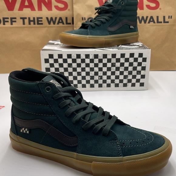 Vans Men’s Skate Sk8-Hi
Green/Gum
VN0A2Z3317P
Sneakers - Picture 15 of 16